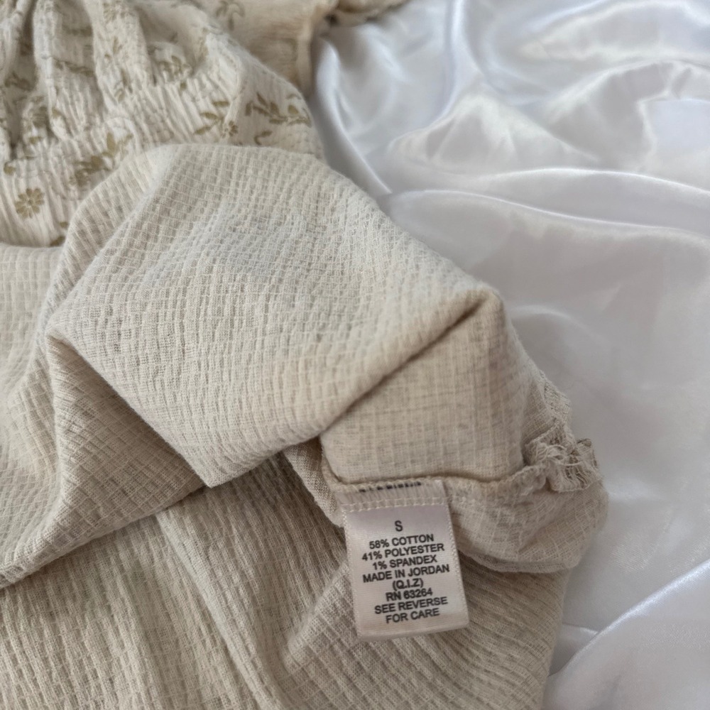 Dressbarn Floral Cottagecore Off Shoulder Flutter Sleeve Blouse Cream Green S - Picture 3 of 4
